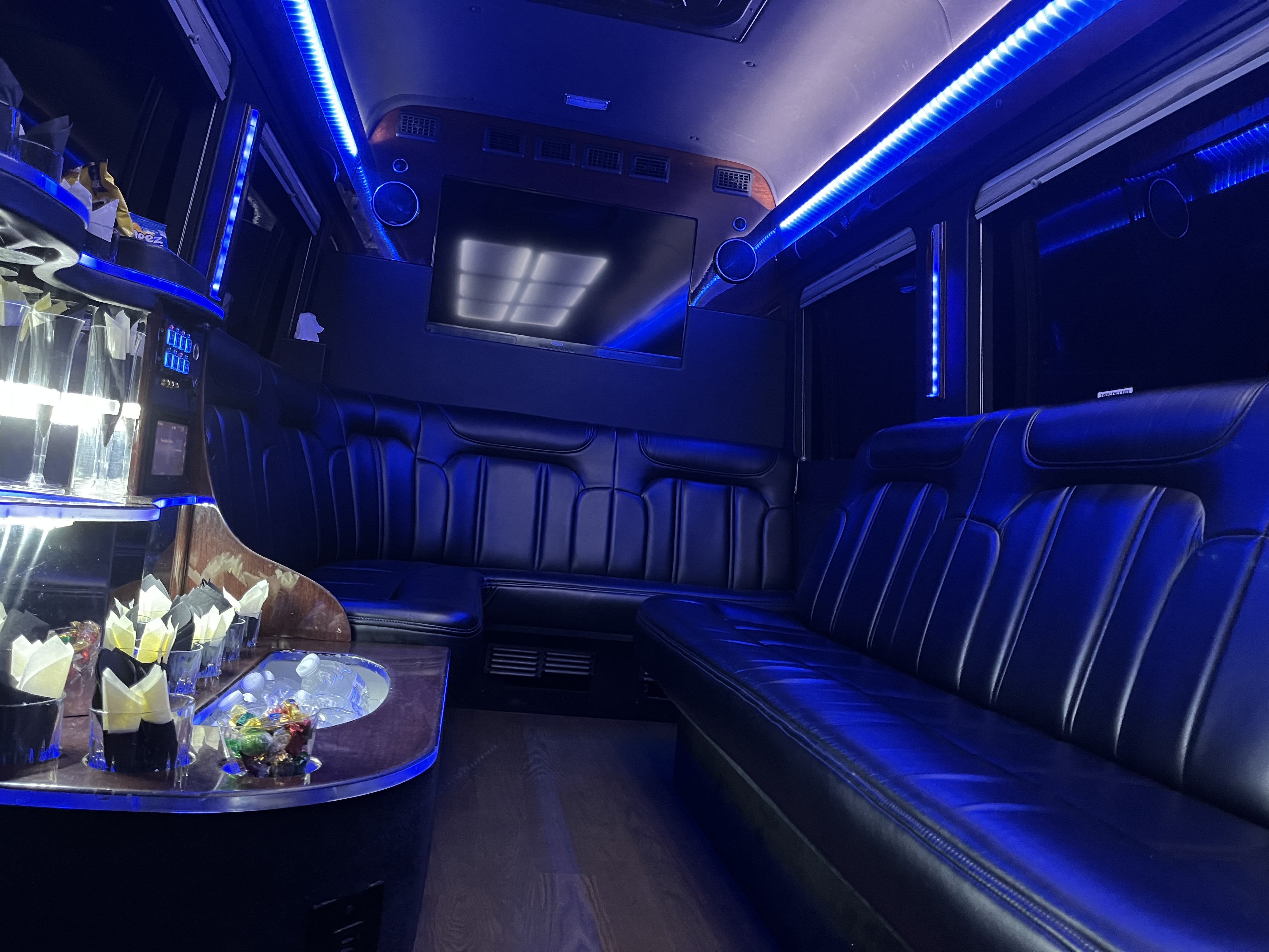 716 Limousine Fleet - gallery image of 14 pax luxury limo buses
